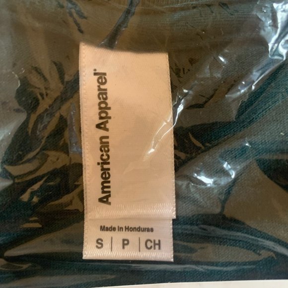NWT AMERICAN APPAREL FINE JERSEY SHORT SLEEVE V-NECK T-SHIRT FOREST GREEN SMALL - Picture 3 of 5